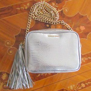 VICTORIA'S SECRET SILVER CROSSBODY BAG, NWOT, GOLDEN CHAIN, ZIPPER, TASSEL